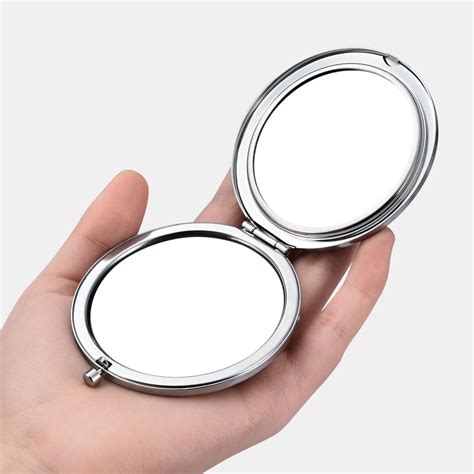 Compact mirror .